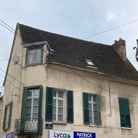 Joli Appart F2, Les 3 Croissants, Centre Ville Sens Exterior photo