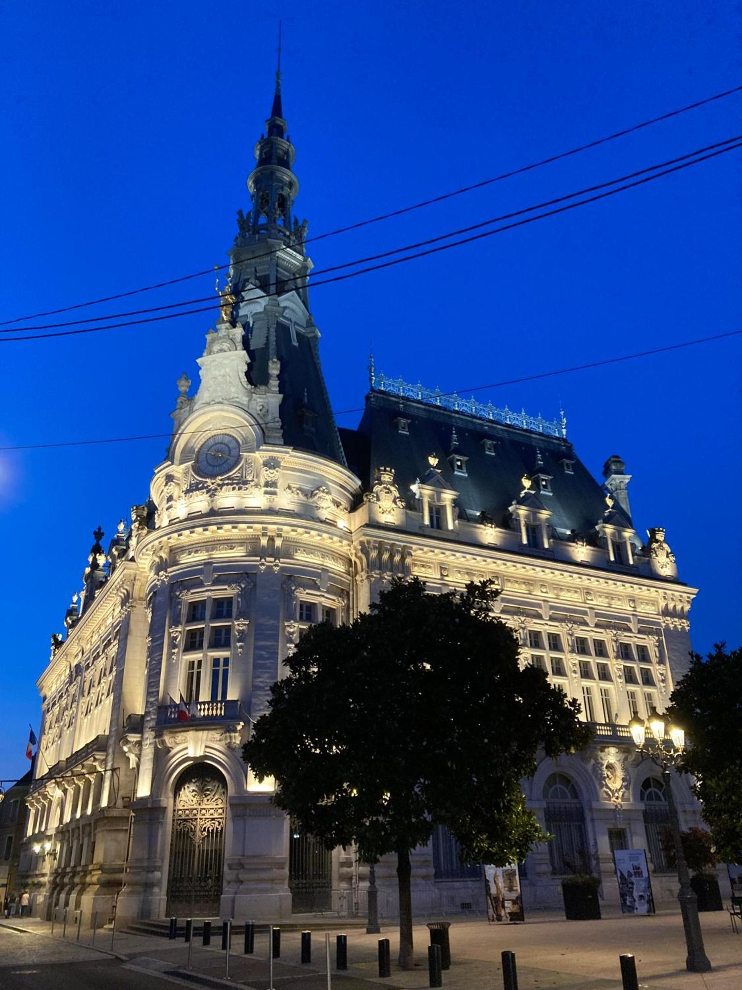 Joli Appart F2, Les 3 Croissants, Centre Ville Sens Exterior photo
